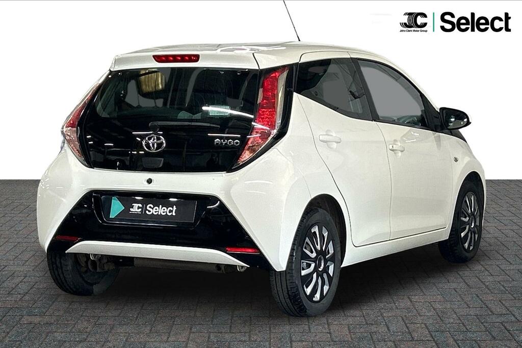 Toyota Aygo 1.0 Vvt-i X-play X-shift Euro 5 Euro 5 White #2