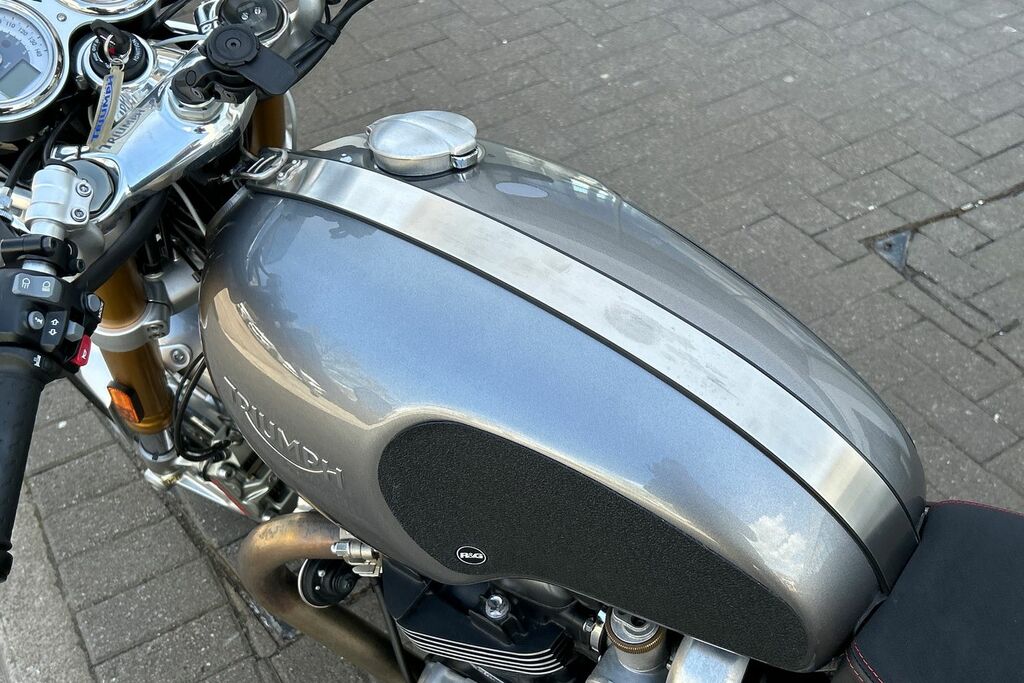 Triumph  Triple 675 Rx Black #7