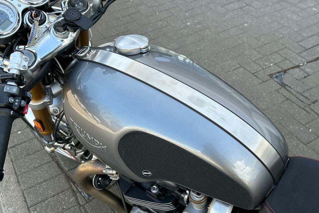 Triumph  Triple 675 Rx Black #8
