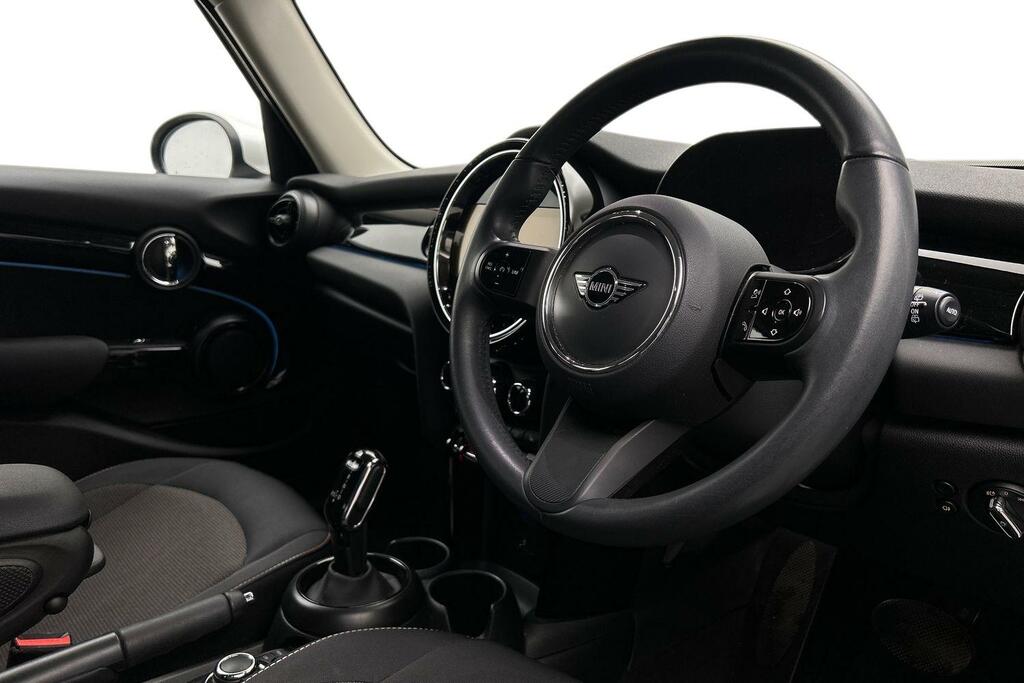 Mini Hatch 5-Door Cooper Classic SR73KGZ White #6