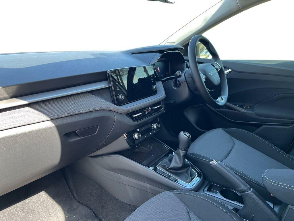 Skoda Fabia 1.0 Tsi 116Ps Design Edition White #2