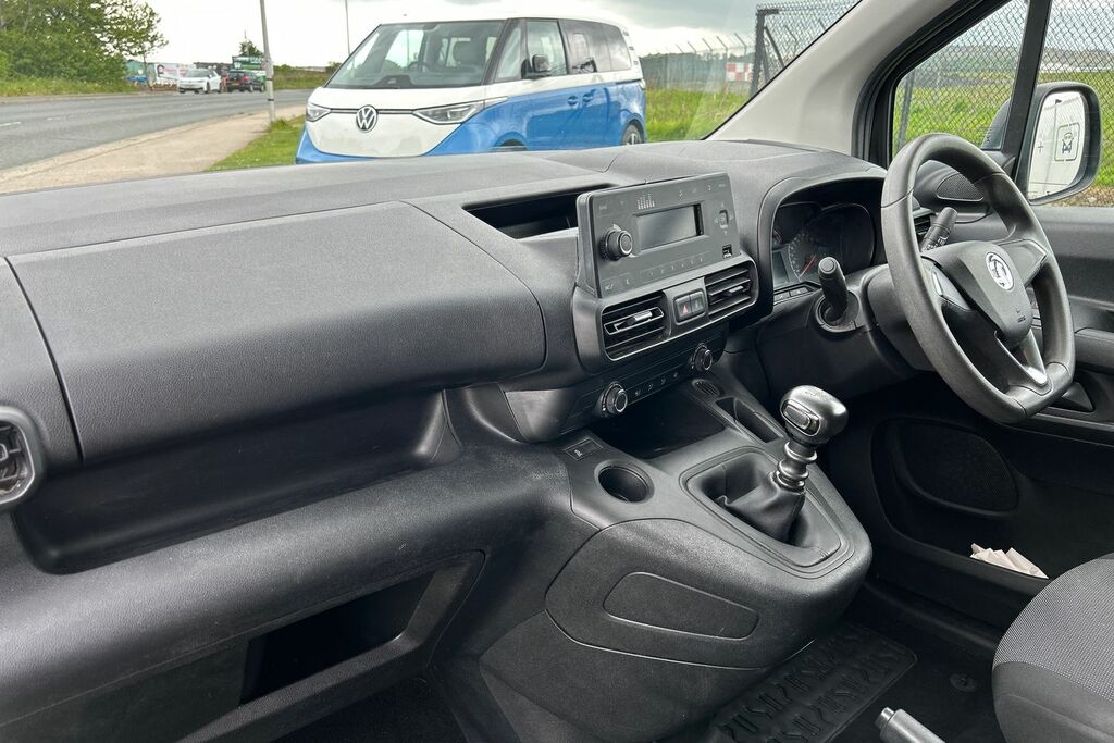 Vauxhall Combo 2000 1.2 Turbo 110Ps H1 Edition Van White #2