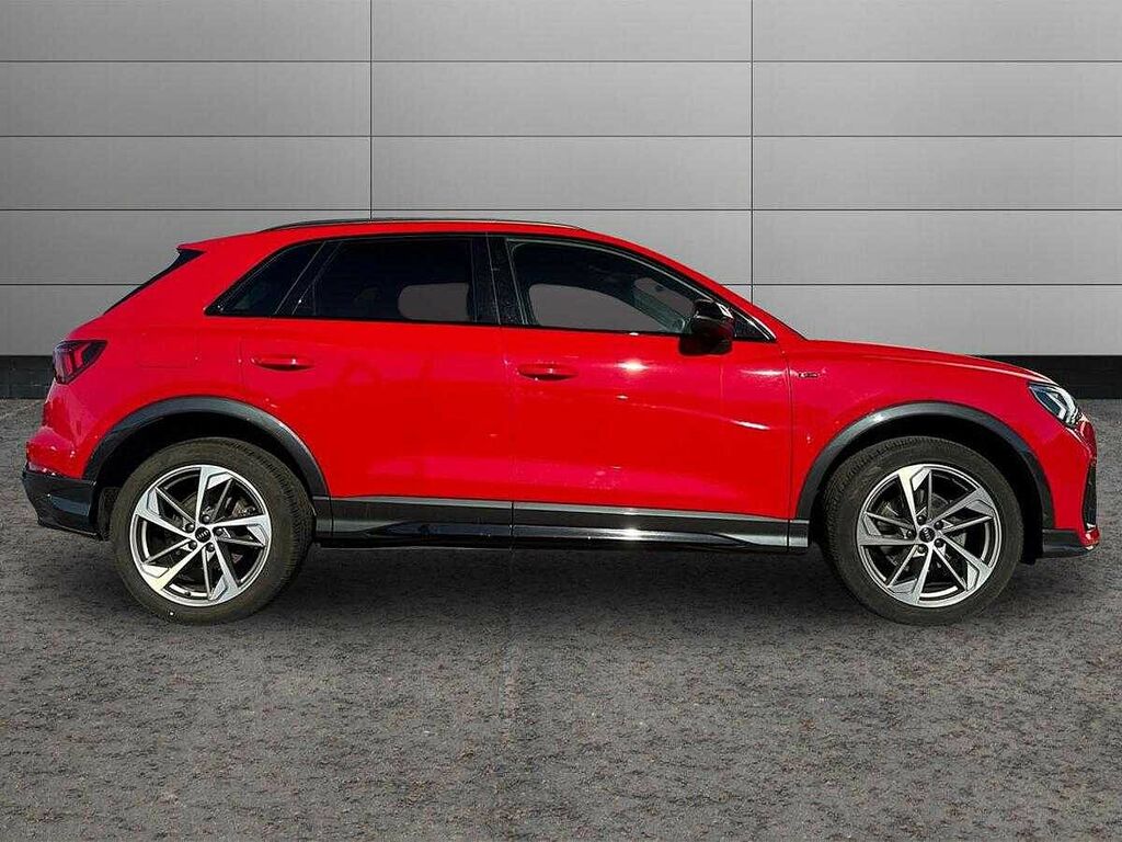 Audi Q3 Black Edition 35 Tfsi 150 Ps S Tronic BD72MXZ Red #4