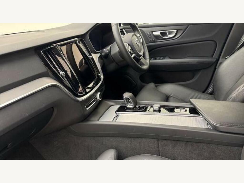 Volvo V60 2.0 B4p Plus Dark 7 Speed RF25UVC Black #2