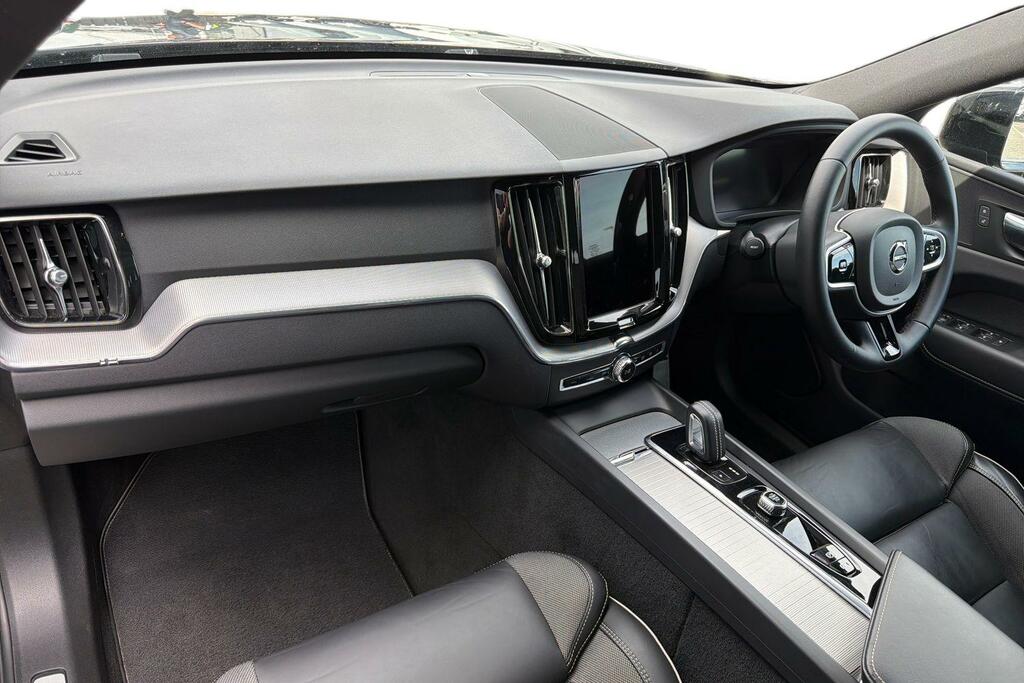 Volvo XC60 2.0 B4d R Design Awd Geartronic SK22VXA Black #2