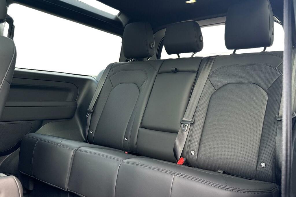 Land Rover Defender 90 D250 X-dynamic Se EK74HBH Black #4
