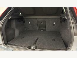Volvo XC40 1.5 T3 163 R Design Geartronic CE22ZFU Grey #4