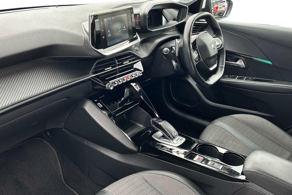 Peugeot 208 1.2 Puretech 100 Allure Premium Eat8 GJ21NJF White #2