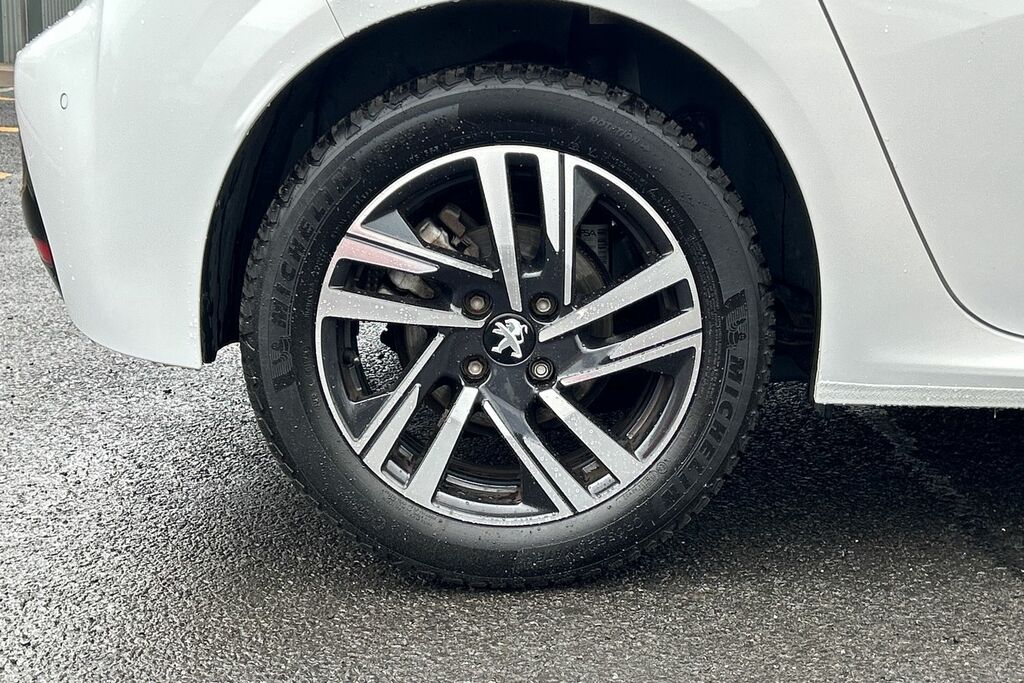Peugeot 208 1.2 Puretech 100 Allure Premium Eat8 GJ21NJF White #5