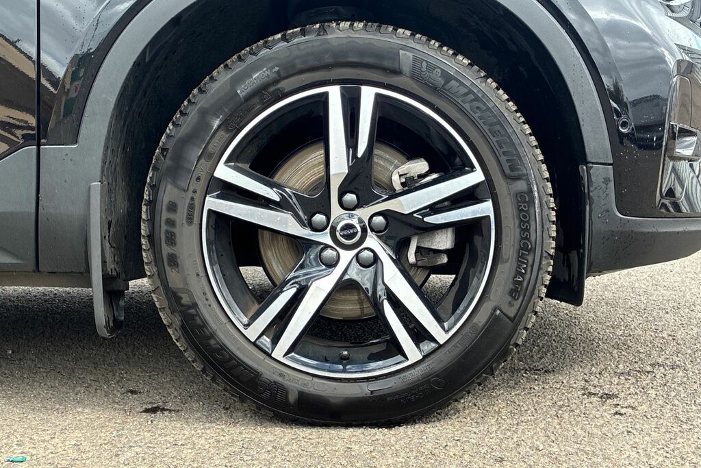 Volvo XC40 2.0 B4p Plus Dark ST24FXY Black #5
