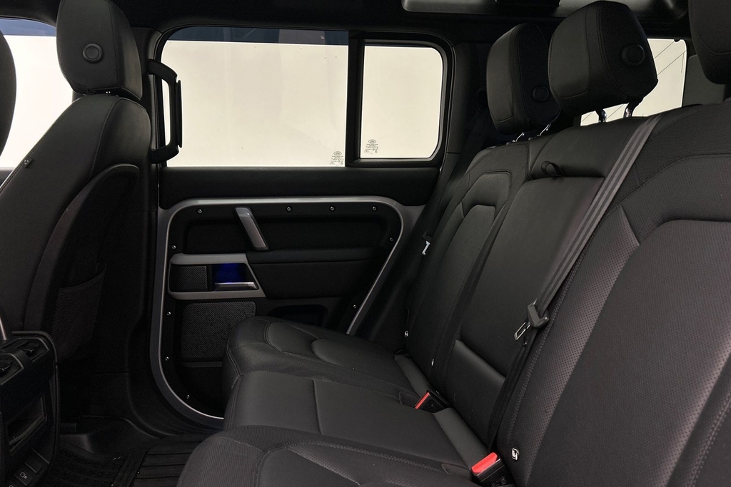 Land Rover Defender 110 D250 X-dynamic Se SN74VWP Silver #4