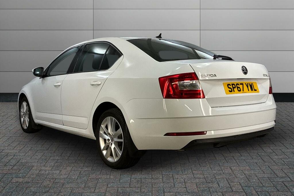 Skoda Octavia 2.0 Tdi 150Ps Se L Hatchback White #3