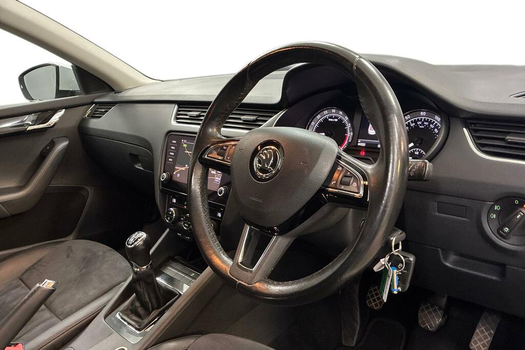 Skoda Octavia 2.0 Tdi 150Ps Se L Hatchback White #6