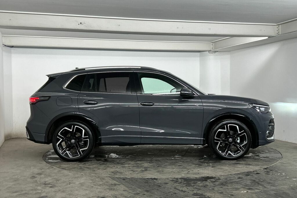 Volkswagen Tiguan 1.5 Etsi 150 R-line Dsg SV26ZWA Grey #4