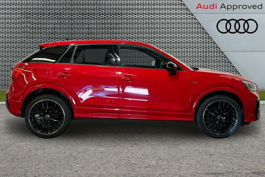 Audi Q2 Black Edition 35 Tfsi 150 Ps S Tronic SW73VFA Red #4