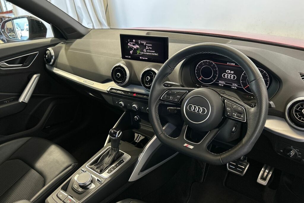 Audi Q2 Black Edition 35 Tfsi 150 Ps S Tronic SW73VFA Red #6