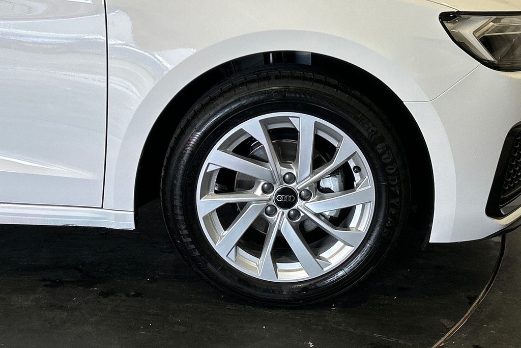 Audi A1 Sport 25 Tfsi 95 Ps 5-Speed SV75XNU White #5