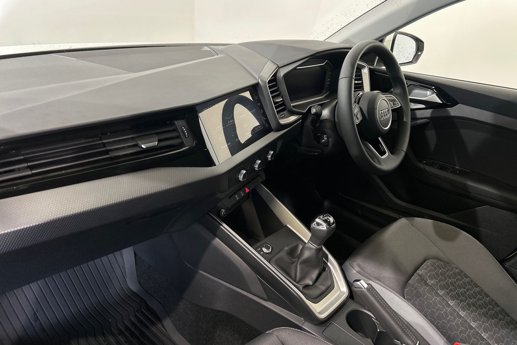 Audi A1 Sport 25 Tfsi 95 Ps 5-Speed SV75XNU White #2