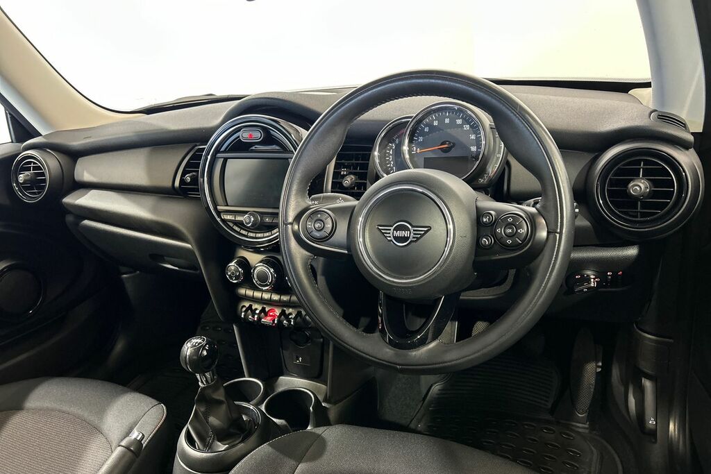 Mini Hatch 3-Door One Classic SV20YPY Black #4