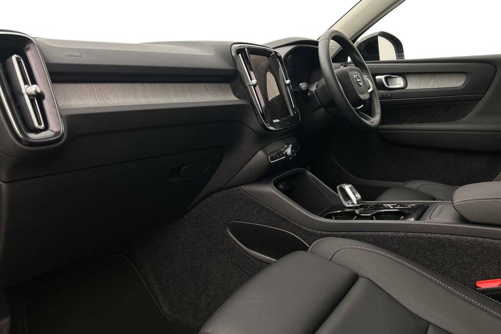 Volvo XC40 2.0 B4p Ultra Dark OY75LGO Black #2