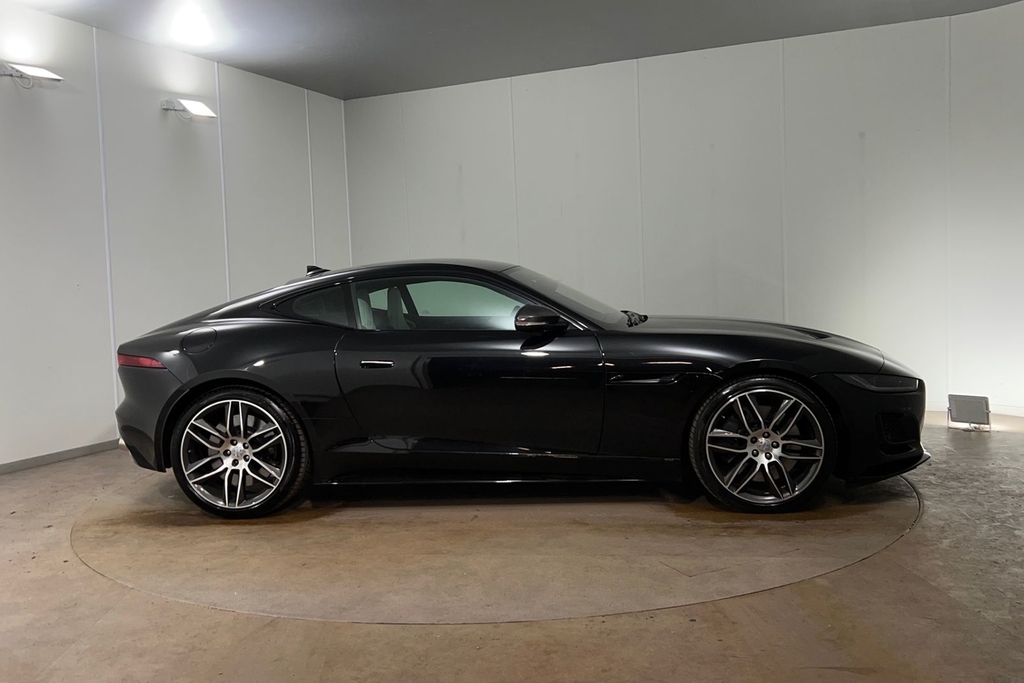 Jaguar F-Type P450 R-dynamic Black #5