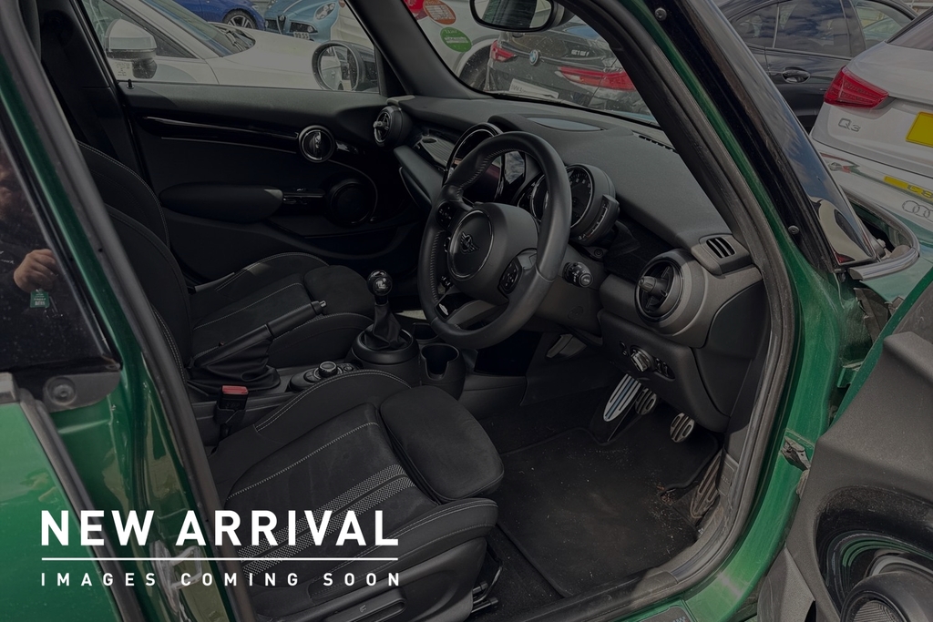 Mini Hatch 5-Door Cooper Sport SV22YXX Green #2