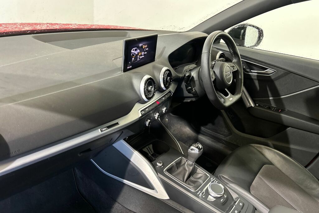 Audi Q2 Black Edition 35 Tfsi 150 Ps 6-Speed SW73HBA Red #2