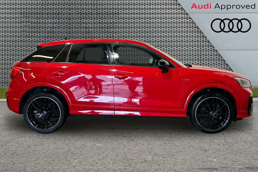 Audi Q2 Black Edition 35 Tfsi 150 Ps 6-Speed SW73HBA Red #4