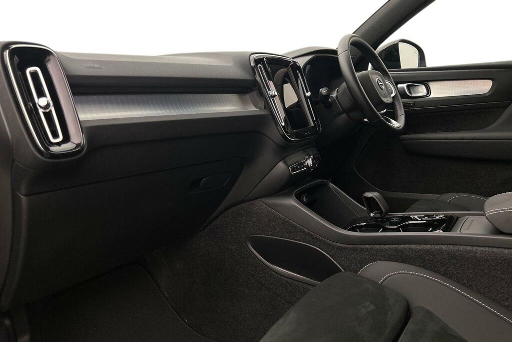 Volvo XC40 2.0 B4p Plus Dark RA25BBF  #2