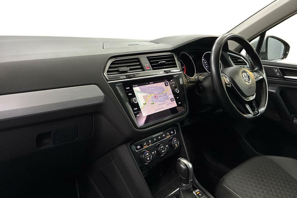 Volkswagen Tiguan 2.0 Tdi 150 4Motion Se Nav Dsg SV18HUN Silver #2