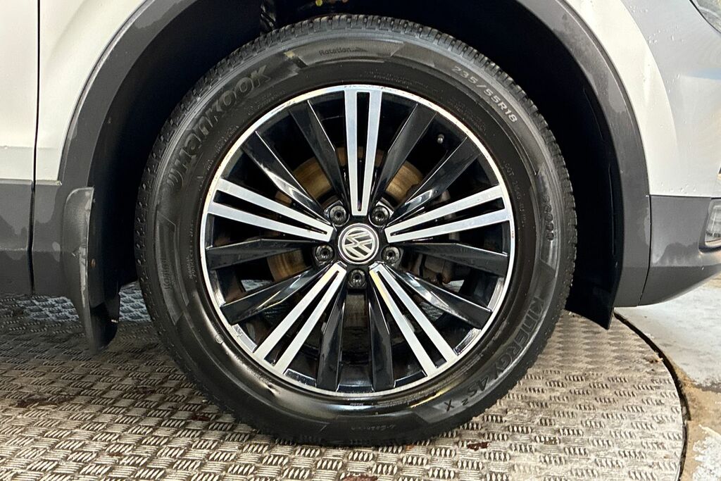 Volkswagen Tiguan 2.0 Tdi 150 4Motion Se Nav Dsg SV18HUN Silver #5