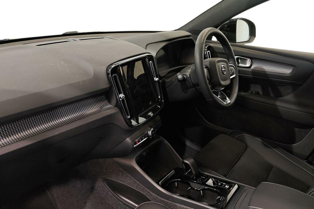 Volvo XC40 2.0 B3p Plus Dark Black #2