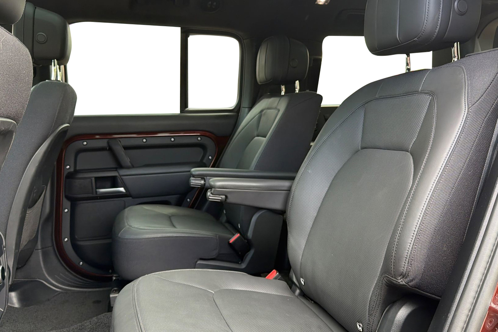 Land Rover Defender 130 D350 X-dynamic Hse Red #4