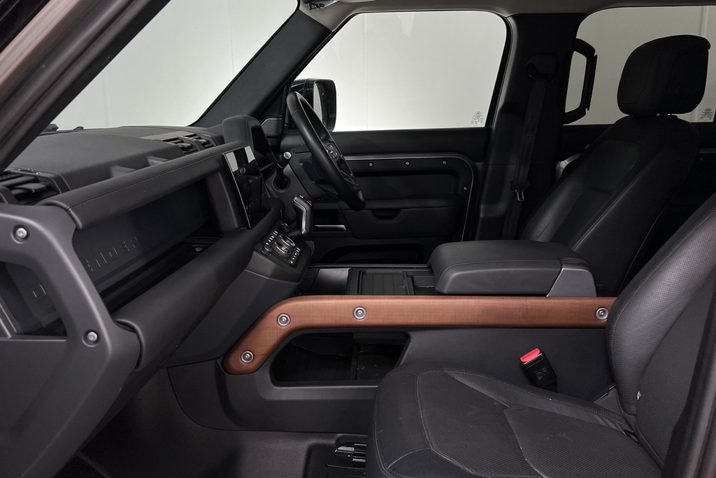 Land Rover Defender 110 D250 X-dynamic Hse SE73OXB Silver #3