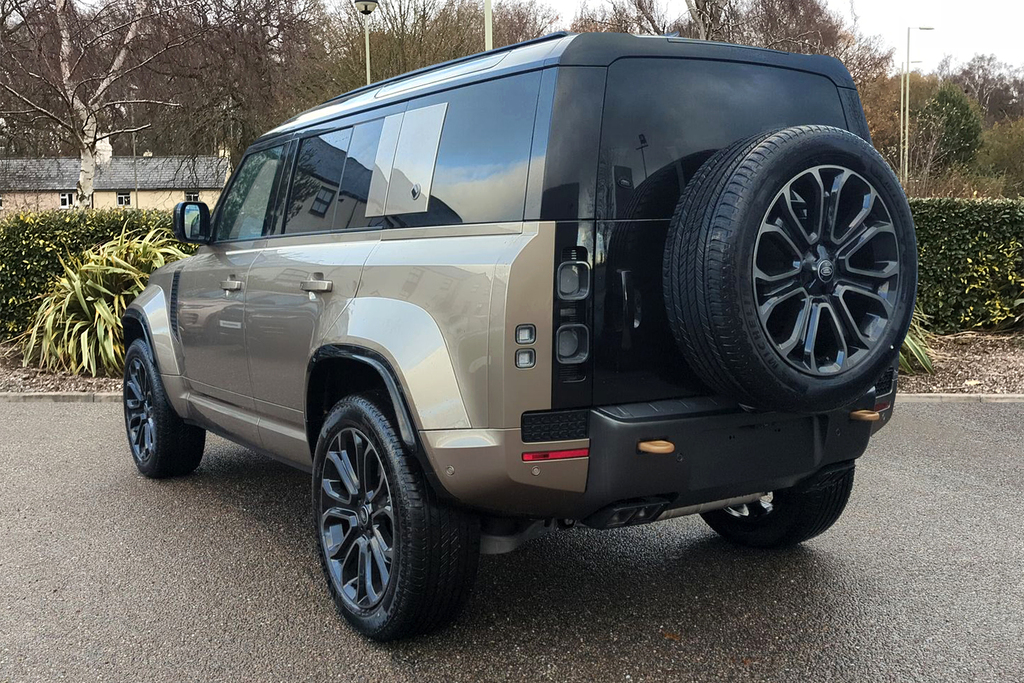 Land Rover Defender 110 P635 Octa SY26EWC  #2