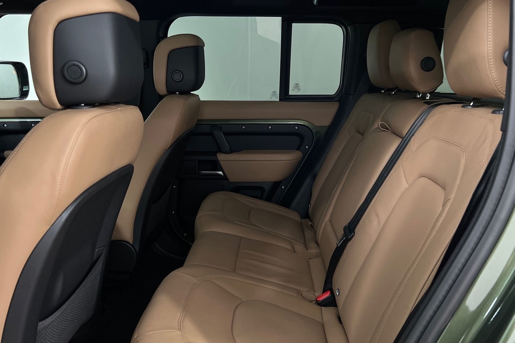 Land Rover Defender 110 D350 110 X-dynamic Hse SL26RXK Green #4