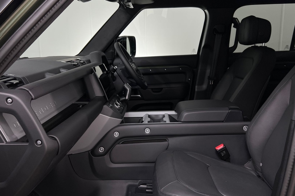 Land Rover Defender 130 D350 130 X-dynamic Hse Green #3