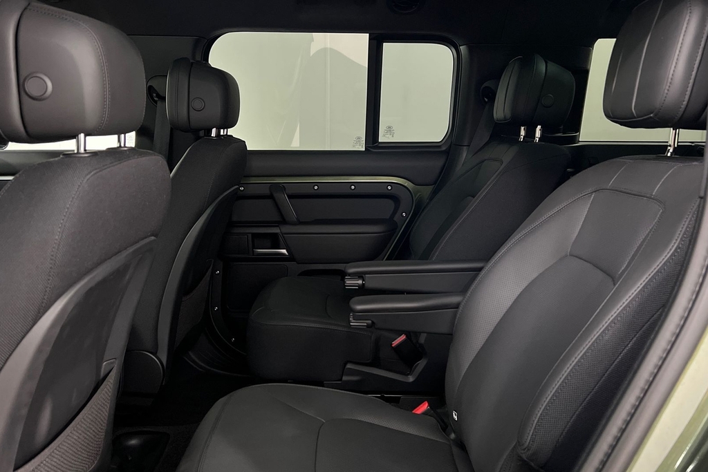 Land Rover Defender 130 D350 130 X-dynamic Hse Green #4