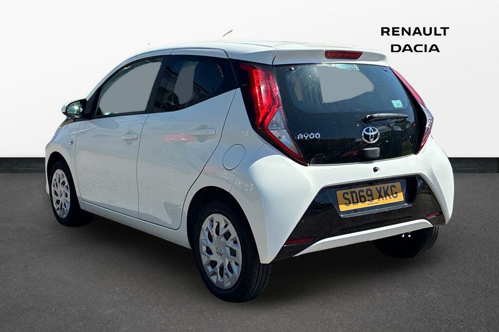 Toyota Aygo 1.0 Vvt-i X-play Hatchback Euro SD69XKG White #3