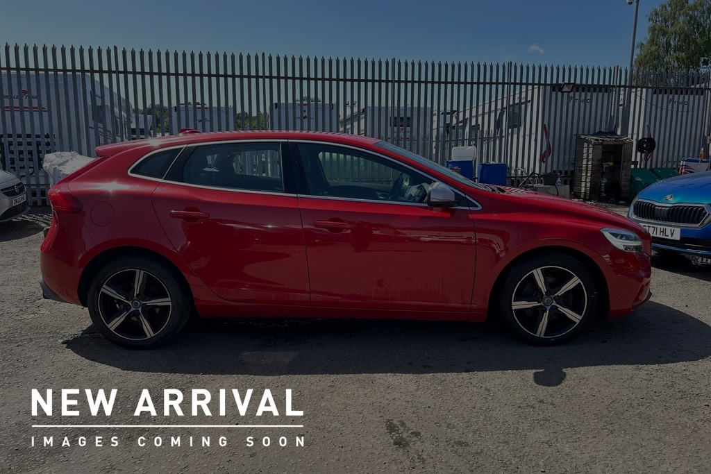 Volvo V40 2.0 T2 R-design Hatchback Euro 6 Red #4