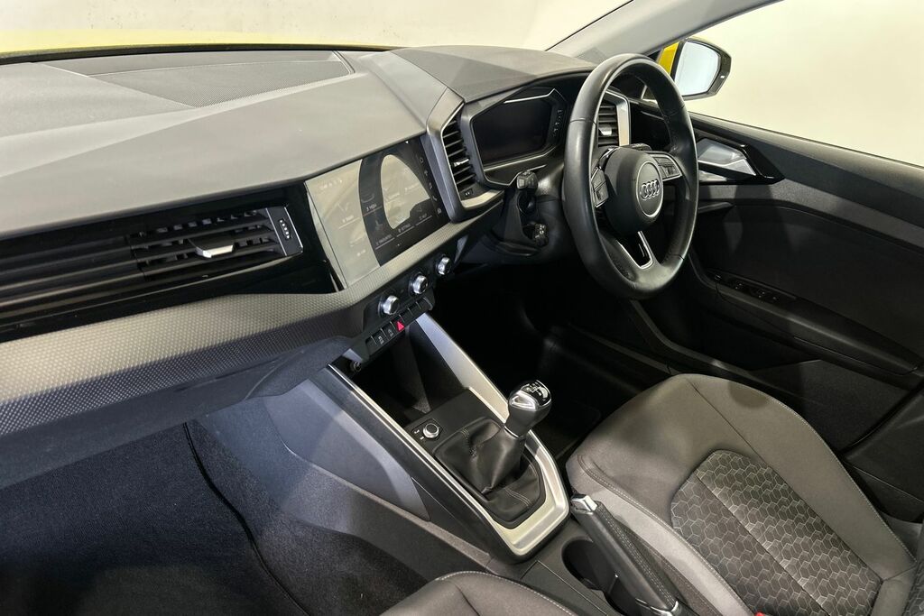 Audi A1 Sport 25 Tfsi 95 Ps 5-Speed SW23HWP Yellow #2