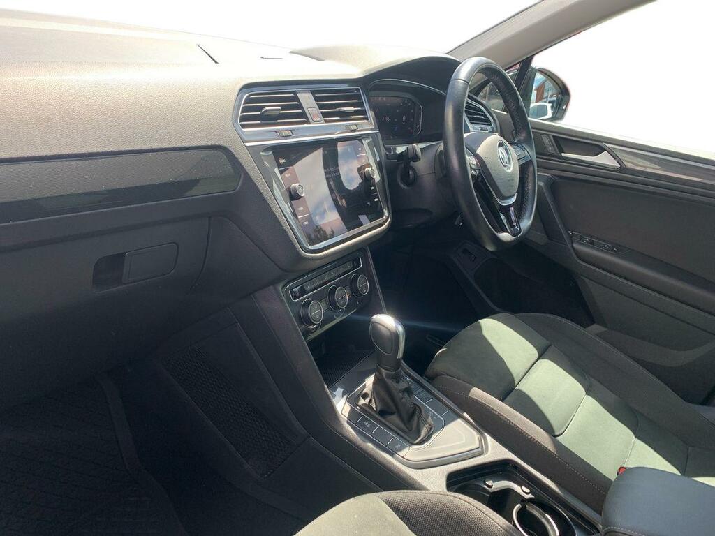 Volkswagen Tiguan 1.5 150 Sel Dsg SY69ZPX Black #2