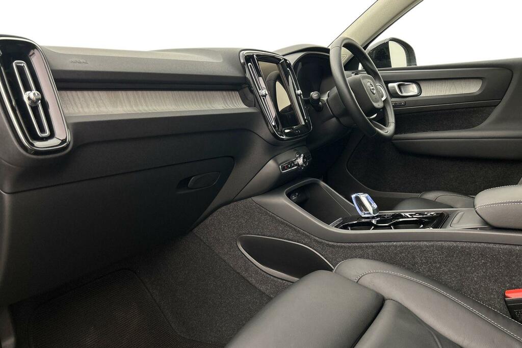 Volvo XC40 Ultimate, B4 Mild Hybrid, Dark CK23ZVY Silver #2