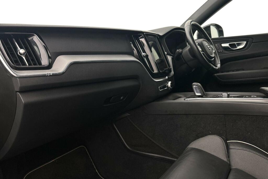 Volvo XC60 2.0 B4d R Design Awd Geartronic White #2