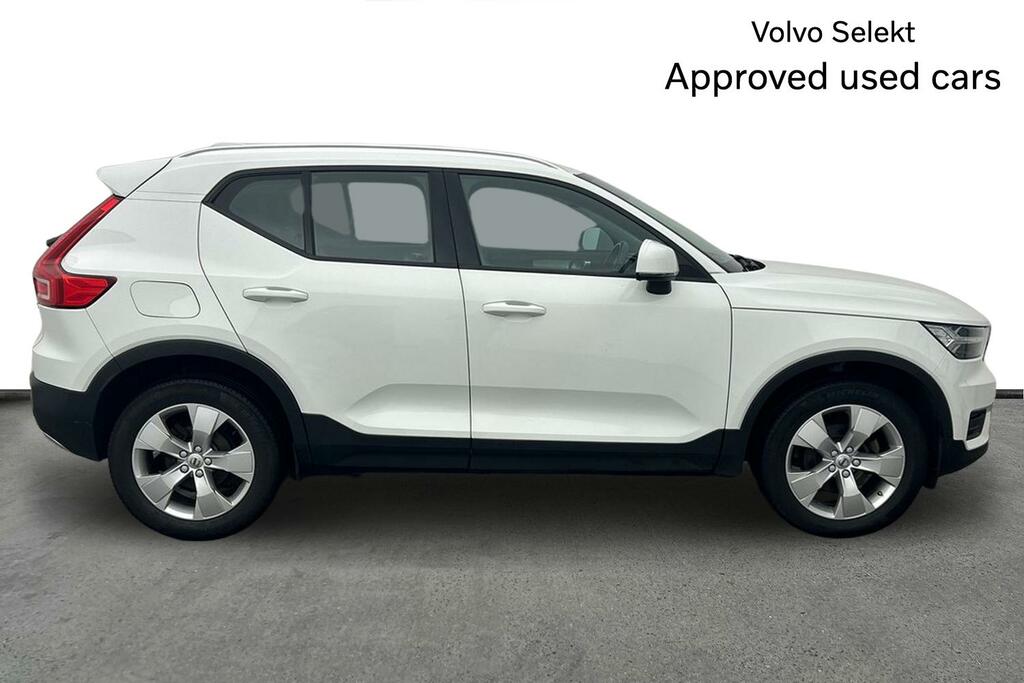 Volvo XC40 Momentum, White #4
