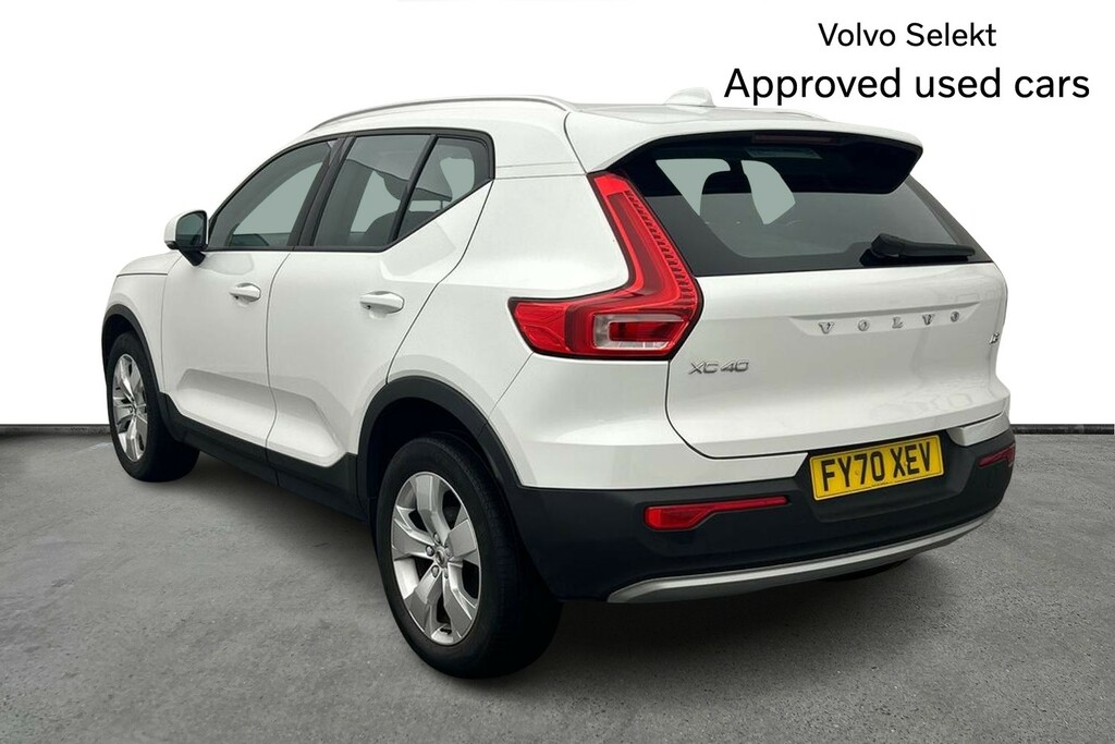 Volvo XC40 Momentum, White #3
