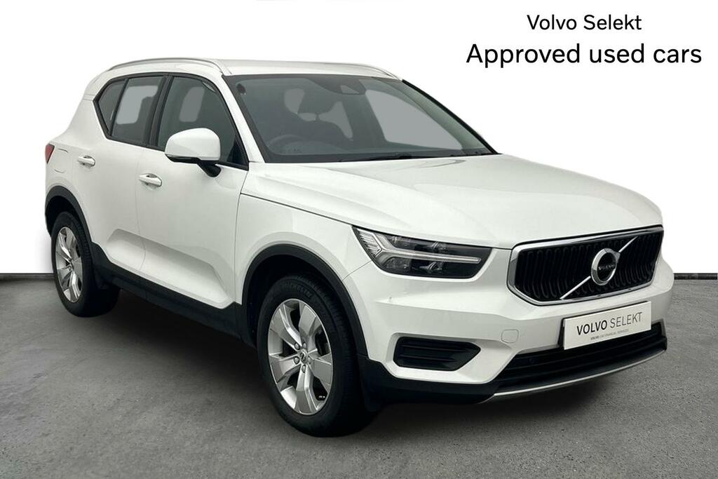 Volvo XC40 Momentum, White