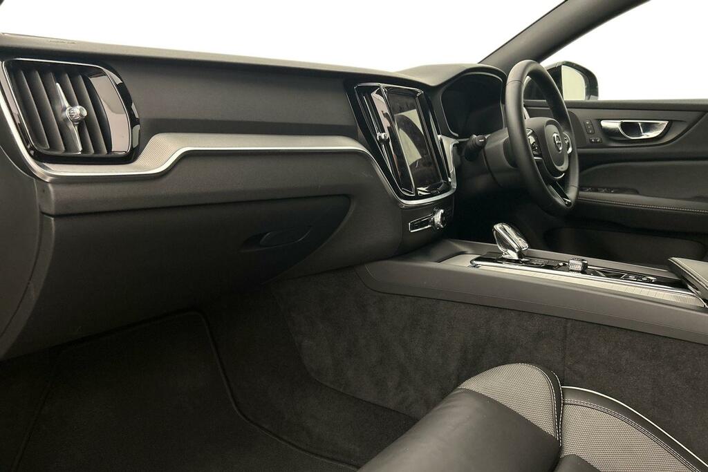 Volvo V60 2.0 B4p Plus Dark 7 Speed Grey #2