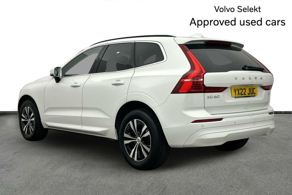 Volvo XC60 2.0 B5p Momentum Geartronic YX22JUC White #3
