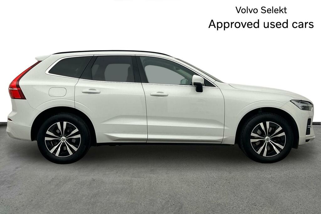 Volvo XC60 2.0 B5p Momentum Geartronic YX22JUC White #4